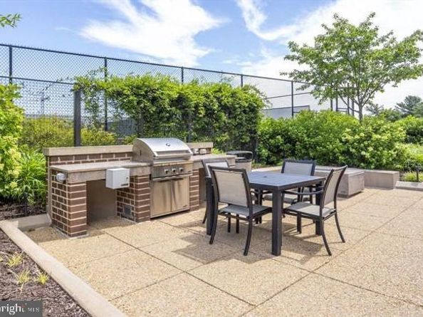 1800 Old Meadow Road 303, Mclean VA 22102
