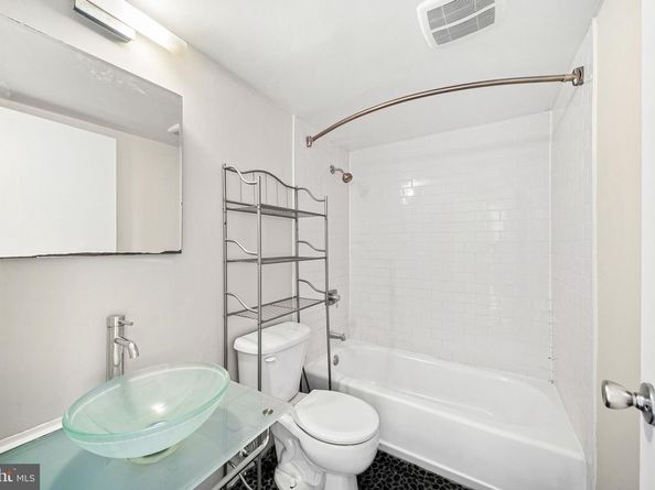 2001 Hamilton Street 1614, Philadelphia PA 19130
