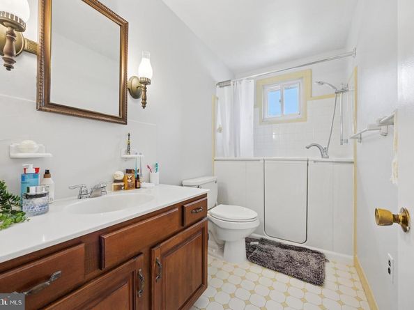 668 Hutchinson Terrace, Holmes PA 19043