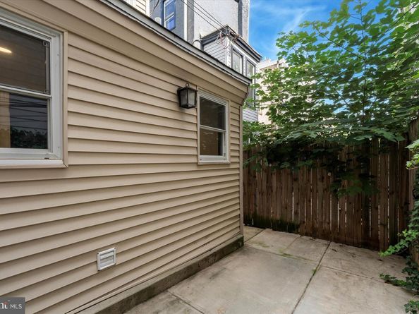 858 Perkiomen Street, Philadelphia PA 19130