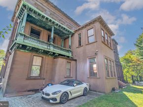 2201 Green Street, Philadelphia PA 19130