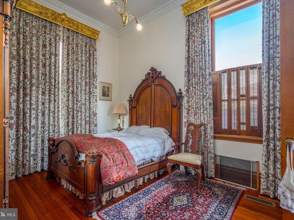 2201 Green Street, Philadelphia PA 19130