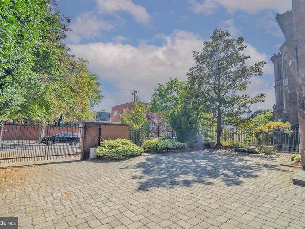 2201 Green Street, Philadelphia PA 19130