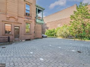 2201 Green Street, Philadelphia PA 19130