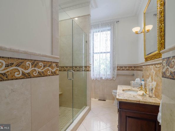 2201 Green Street, Philadelphia PA 19130