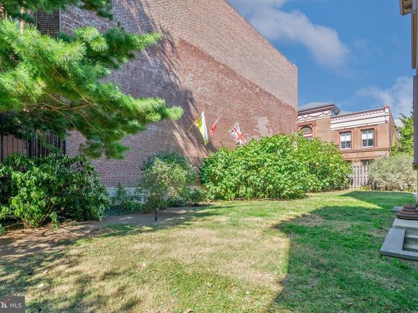 2201 Green Street, Philadelphia PA 19130