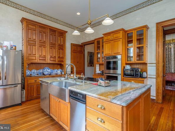2201 Green Street, Philadelphia PA 19130