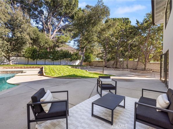 5340 Edgeware Drive, Calabasas CA 91301