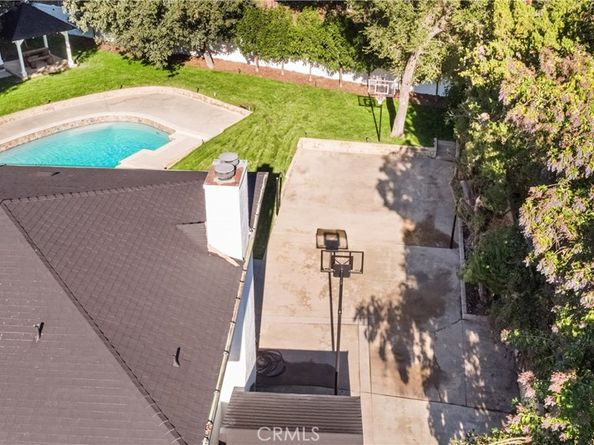 5340 Edgeware Drive, Calabasas CA 91301