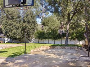 5340 Edgeware Drive, Calabasas CA 91301