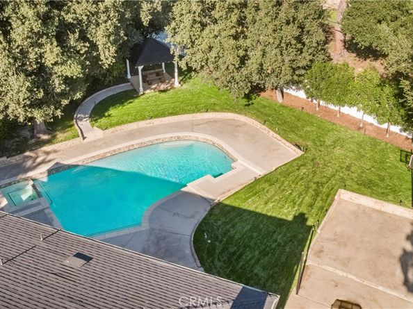 5340 Edgeware Drive, Calabasas CA 91301