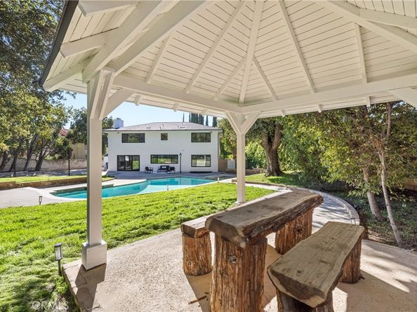 5340 Edgeware Drive, Calabasas CA 91301