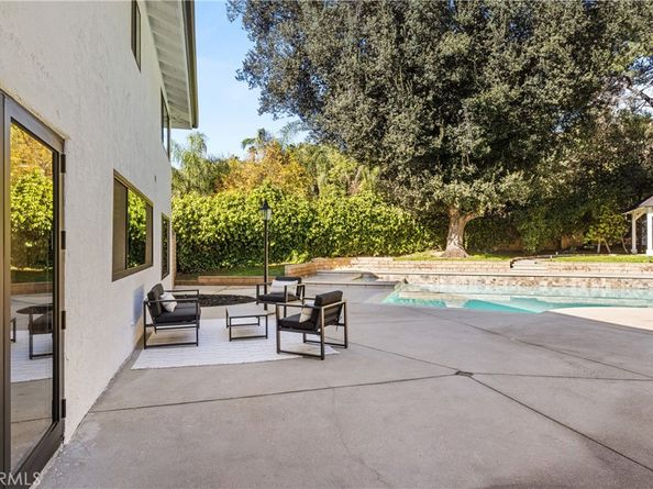 5340 Edgeware Drive, Calabasas CA 91301