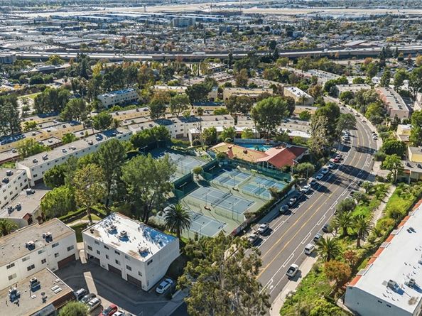 9502 Via Salerno, Burbank CA 91504