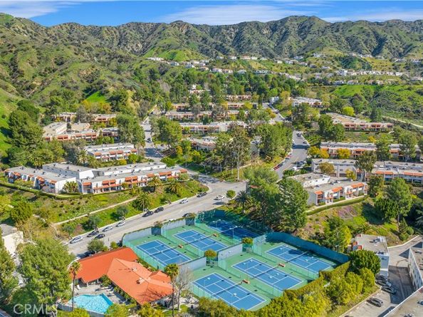 9502 Via Salerno, Burbank CA 91504