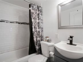 919 919 1/2 W 49th, Los Angeles CA 90037