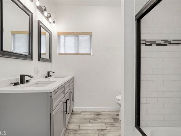 919 919 1/2 W 49th, Los Angeles CA 90037