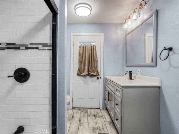 919 919 1/2 W 49th, Los Angeles CA 90037