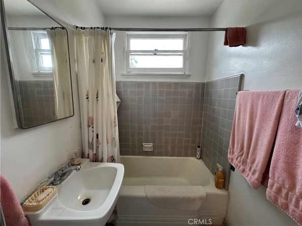 7044 Bertrand, Reseda CA 91335