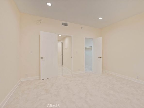 5333 Zelzah Avenue 102, Encino CA 91316