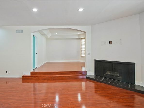 5333 Zelzah Avenue 102, Encino CA 91316