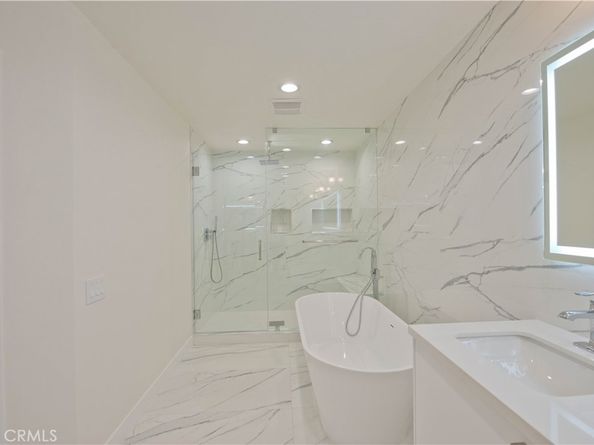 5333 Zelzah Avenue 102, Encino CA 91316