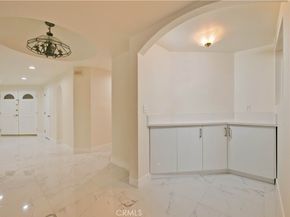 5333 Zelzah Avenue 102, Encino CA 91316