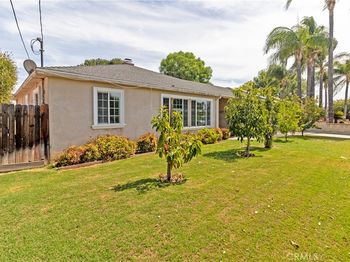 8546 Woodley Ave