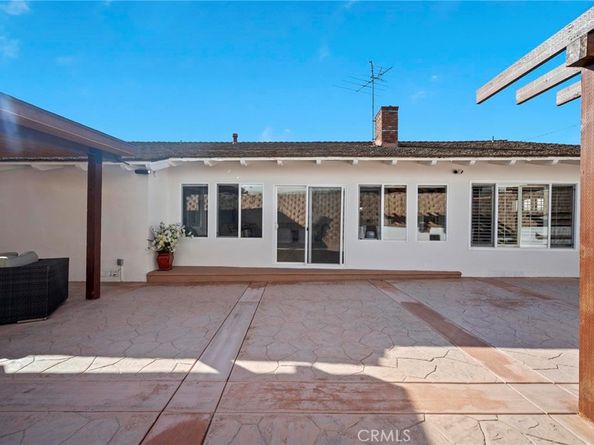 5212 Reynier Avenue, Los Angeles CA 90056