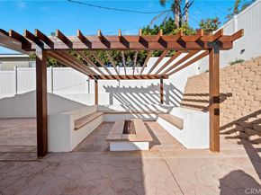 5212 Reynier Avenue, Los Angeles CA 90056