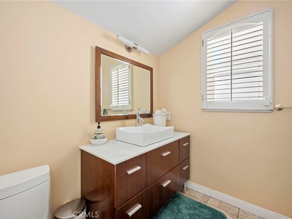 5212 Reynier Avenue, Los Angeles CA 90056