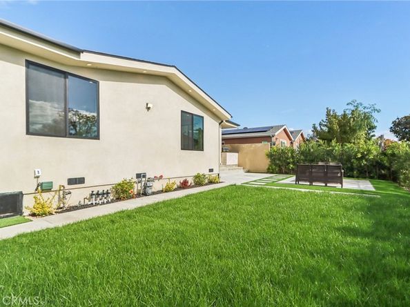 8006 Lloyd Avenue, North Hollywood CA 91605