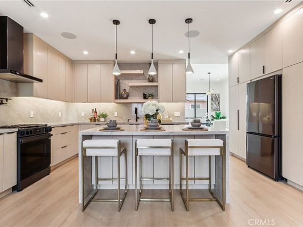 8006 Lloyd Avenue, North Hollywood CA 91605