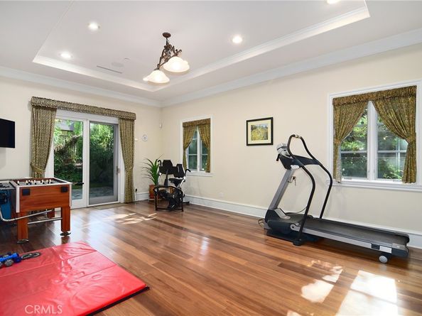 18933 La Montana Place, Tarzana CA 91356