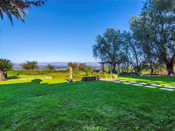 18933 La Montana Place, Tarzana CA 91356