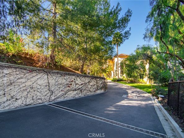 18933 La Montana Place, Tarzana CA 91356