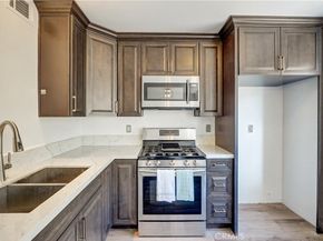 7809 N Via Foggia, Burbank CA 91504