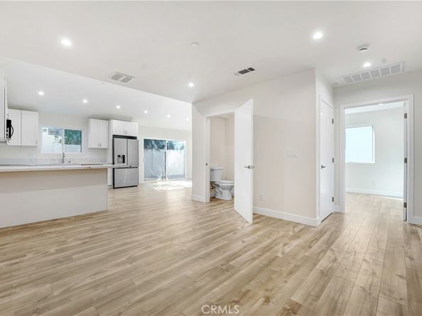 7454 Gaviota, Van Nuys CA 91406
