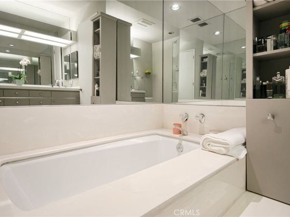 4949 Genesta Avenue 308, Encino CA 91316