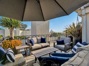 4444 Moorpark Way 201, Toluca Lake CA 91602