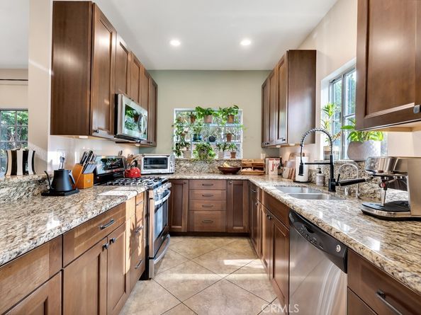 4444 Moorpark Way 201, Toluca Lake CA 91602