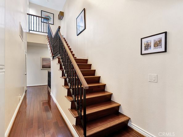 4444 Moorpark Way 201, Toluca Lake CA 91602