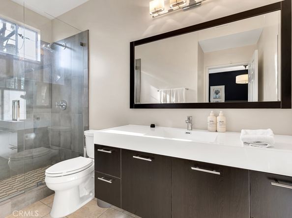 4444 Moorpark Way 201, Toluca Lake CA 91602