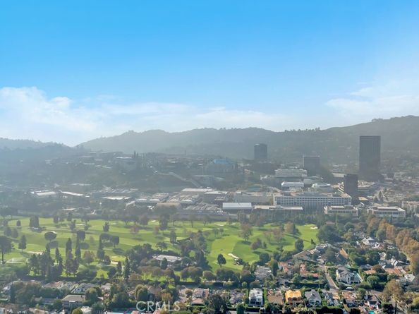 4444 Moorpark Way 201, Toluca Lake CA 91602