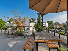 4444 Moorpark Way 201, Toluca Lake CA 91602