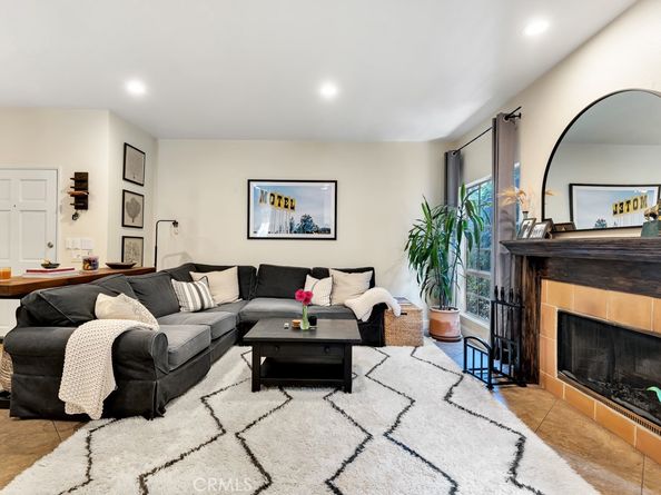 4444 Moorpark Way 201, Toluca Lake CA 91602