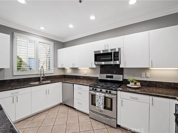5350 N Sepulveda Boulevard 15, Sherman Oaks CA 91411