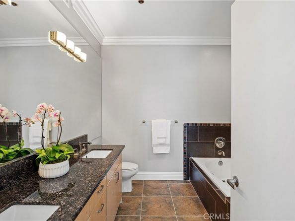 5350 N Sepulveda Boulevard 15, Sherman Oaks CA 91411