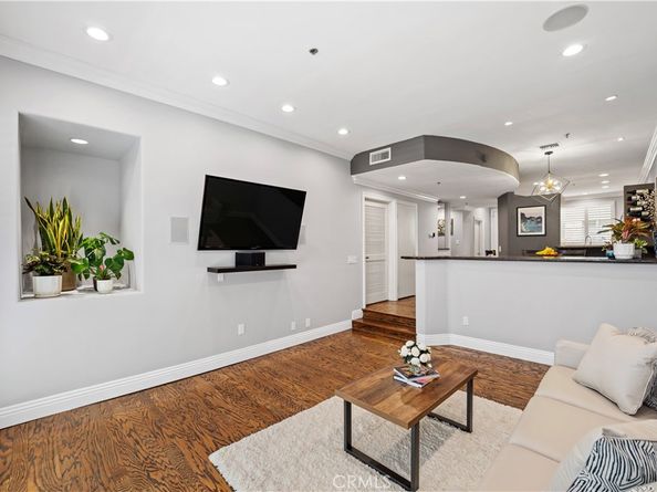 5350 N Sepulveda Boulevard 15, Sherman Oaks CA 91411