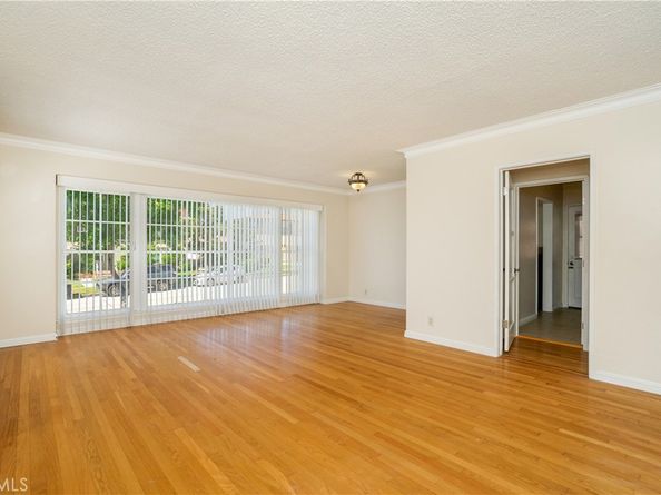 5918 S Fairfax Avenue, Los Angeles CA 90056